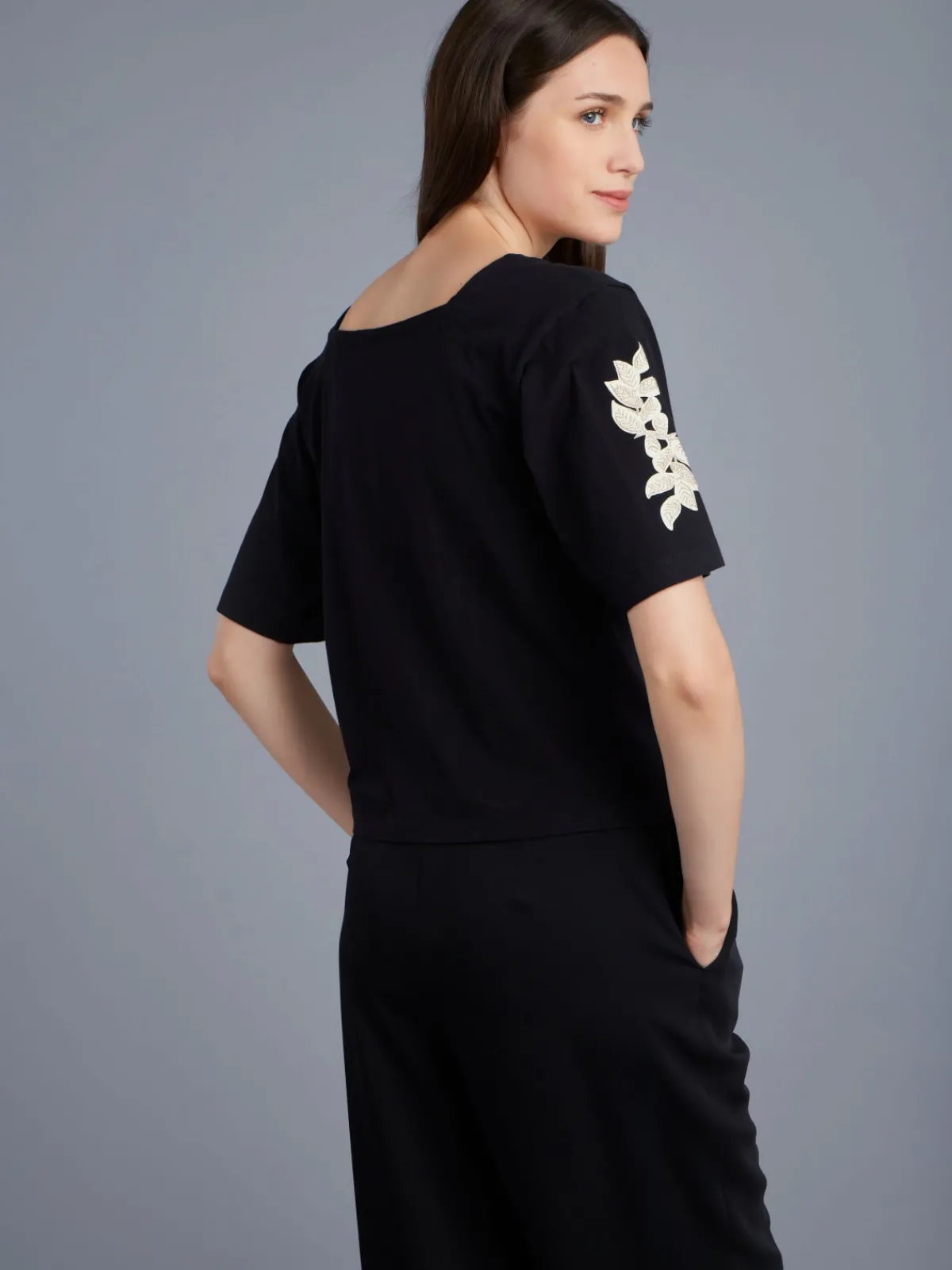 Black Cotton Elbow-length Sleeves Carré Top<agnès b. Online