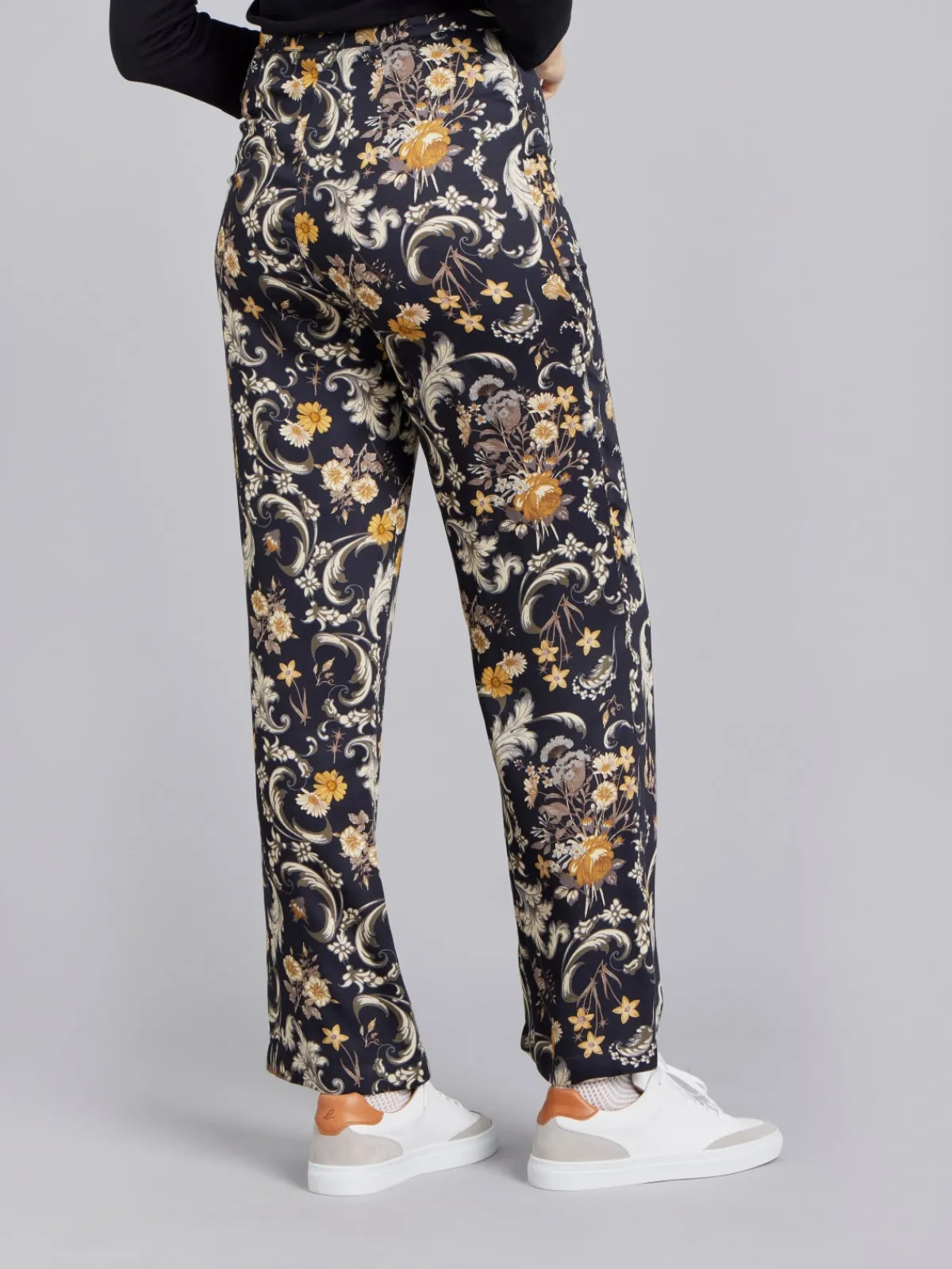 Black Floral Pattern Juna Pants<agnès b. Hot