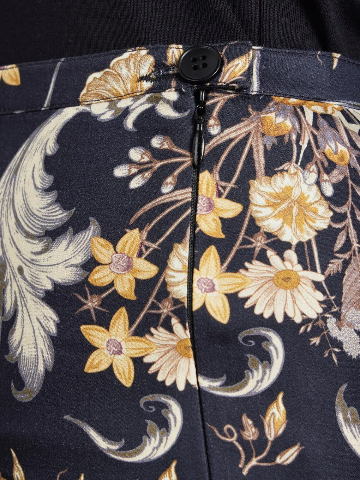 Black Floral Pattern Juna Pants<agnès b. Hot