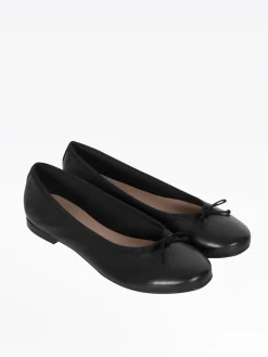 Black Leather Alice Ballerinas<agnès b. Shop