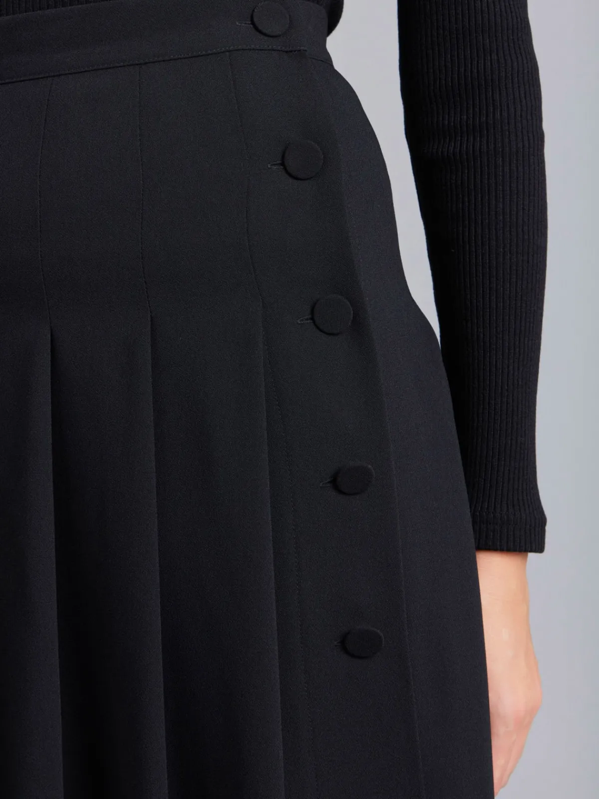 Black Pleated Galloway Skirt<agnès b. Online