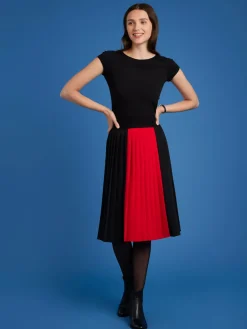 Red Long Pleated Skirt<agnès b. Fashion