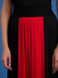 Red Long Pleated Skirt<agnès b. Fashion